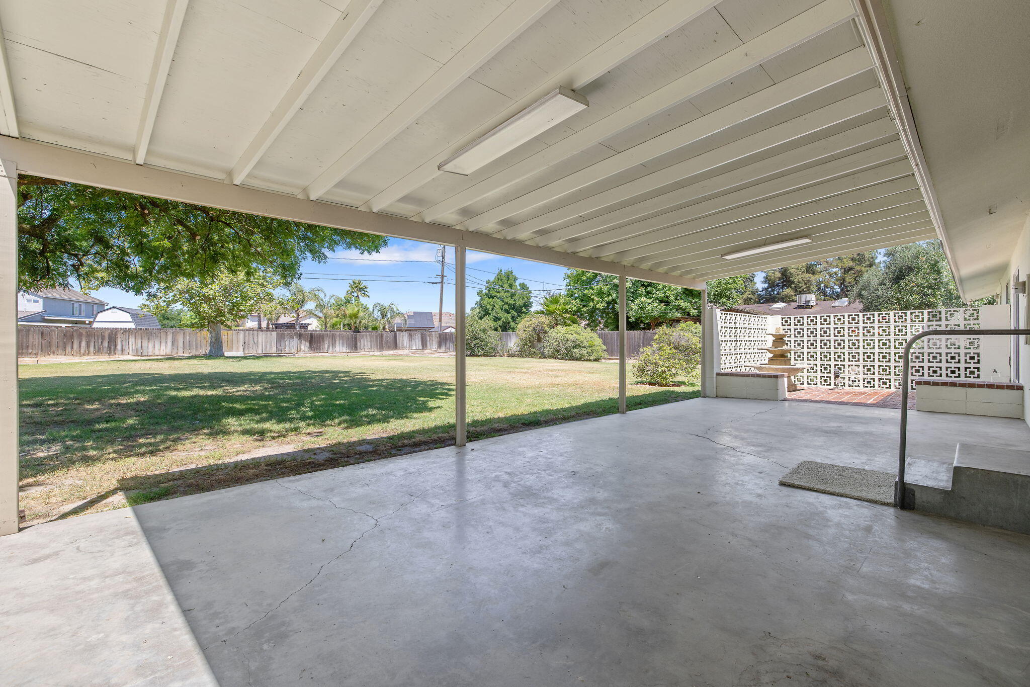 8640 12th Ave, Hanford, CA 93230