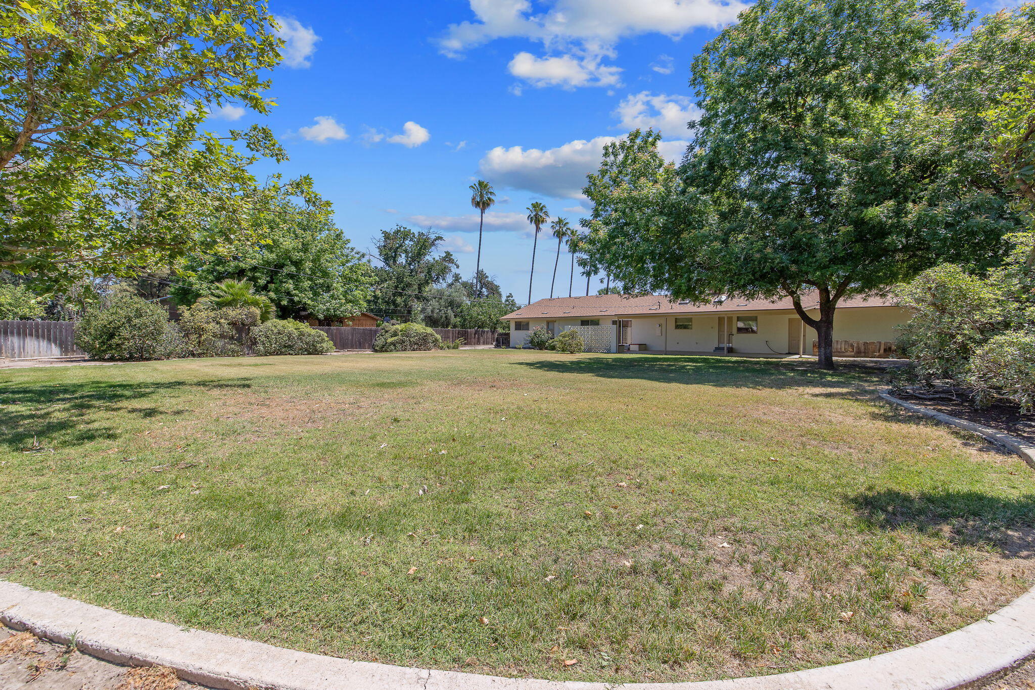 8640 12th Ave, Hanford, CA 93230