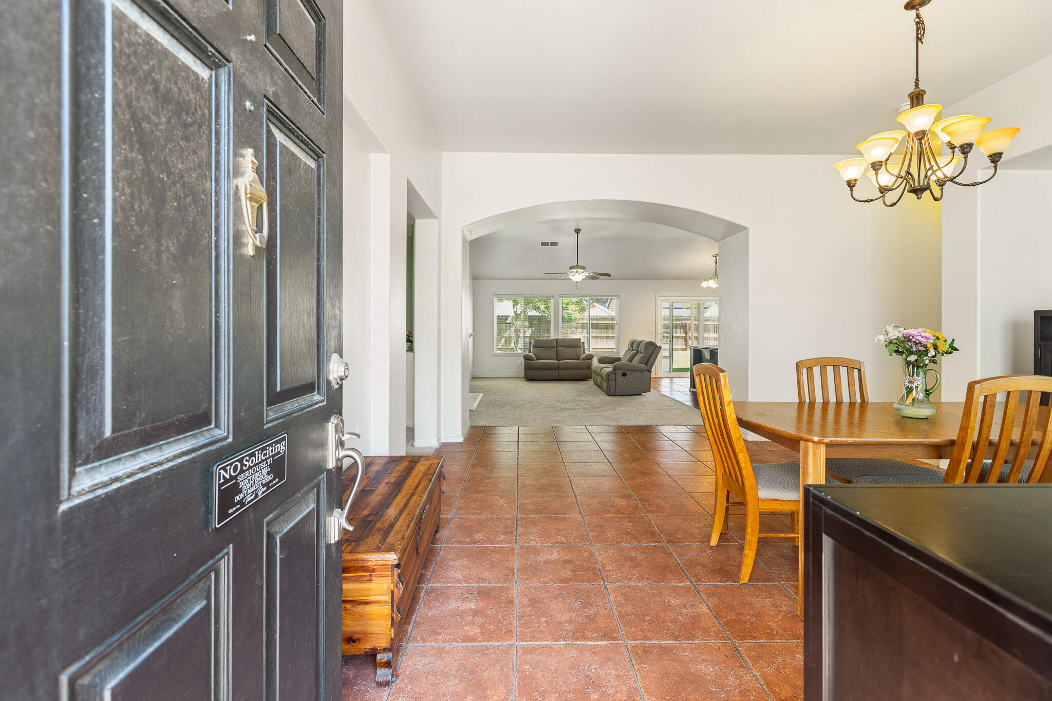 916 W Windsor Dr, Hanford, CA 93230