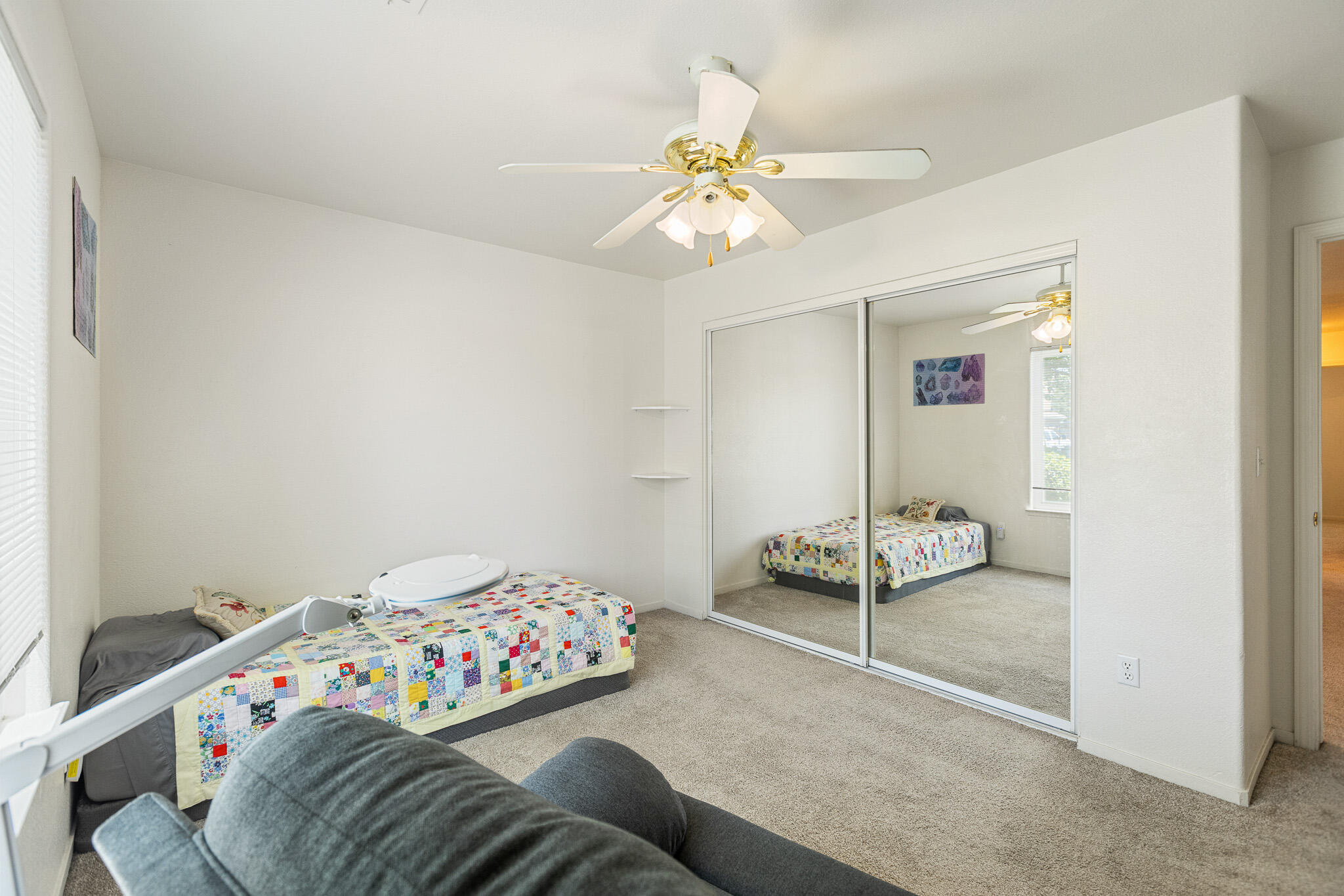 916 W Windsor Dr, Hanford, CA 93230