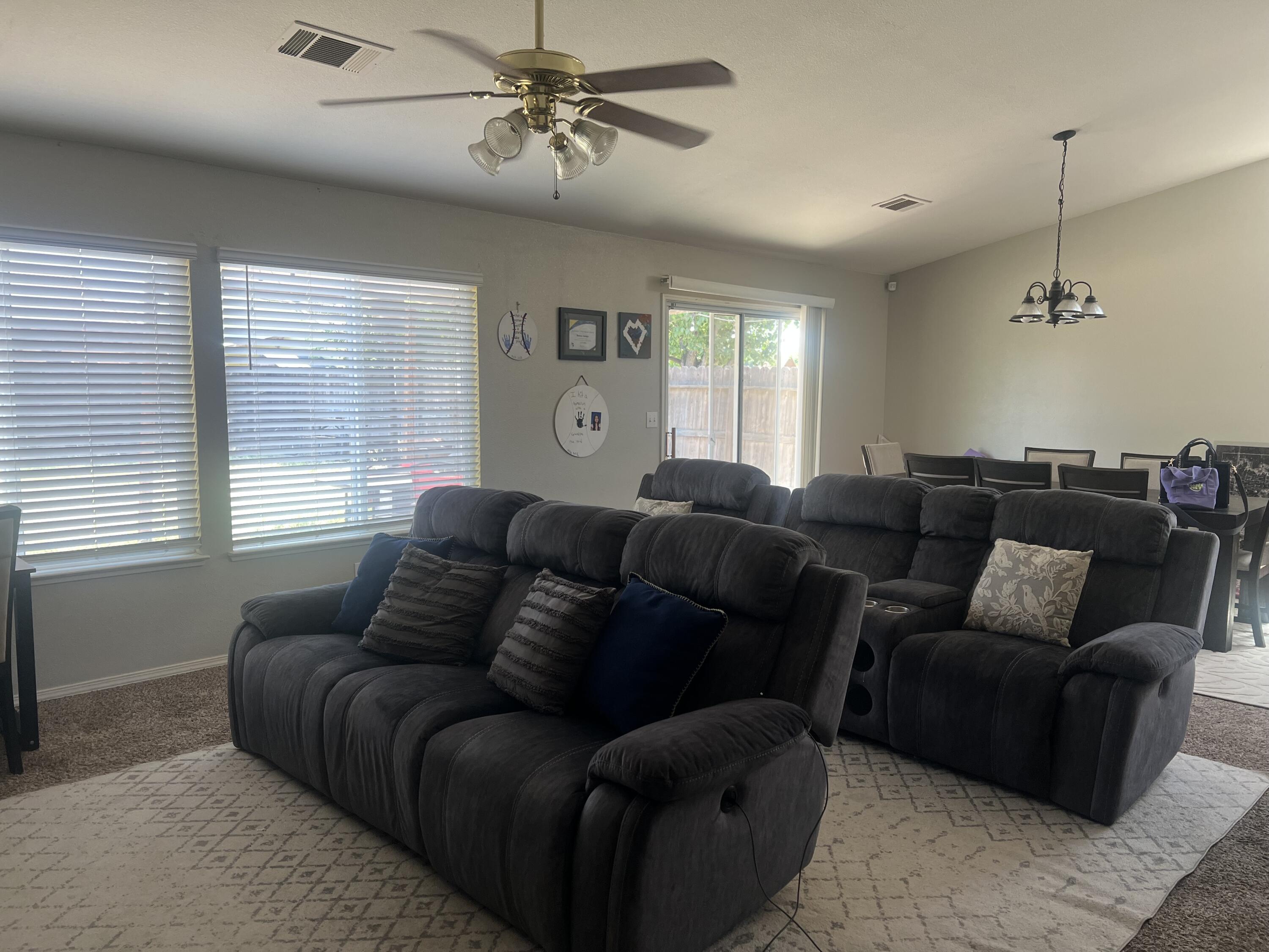 1538 W W Picadilly Ct, Hanford, CA 93230