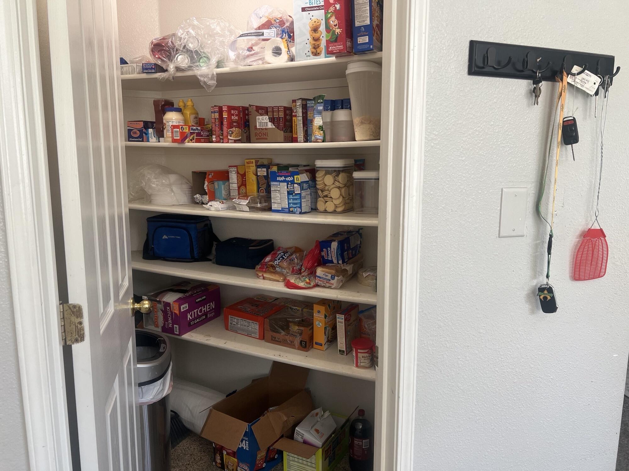 1538 W W Picadilly Ct, Hanford, CA 93230