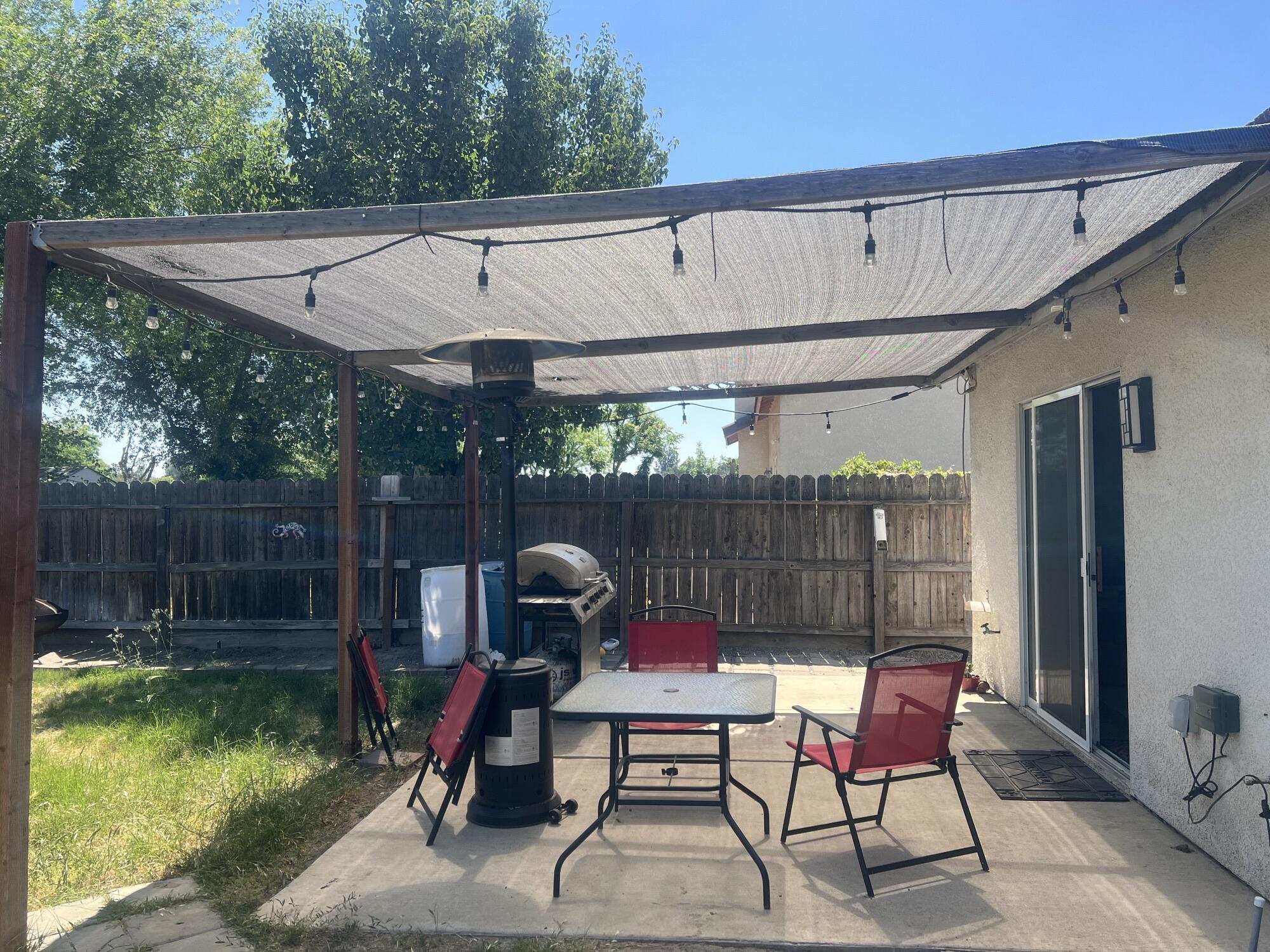1538 W W Picadilly Ct, Hanford, CA 93230