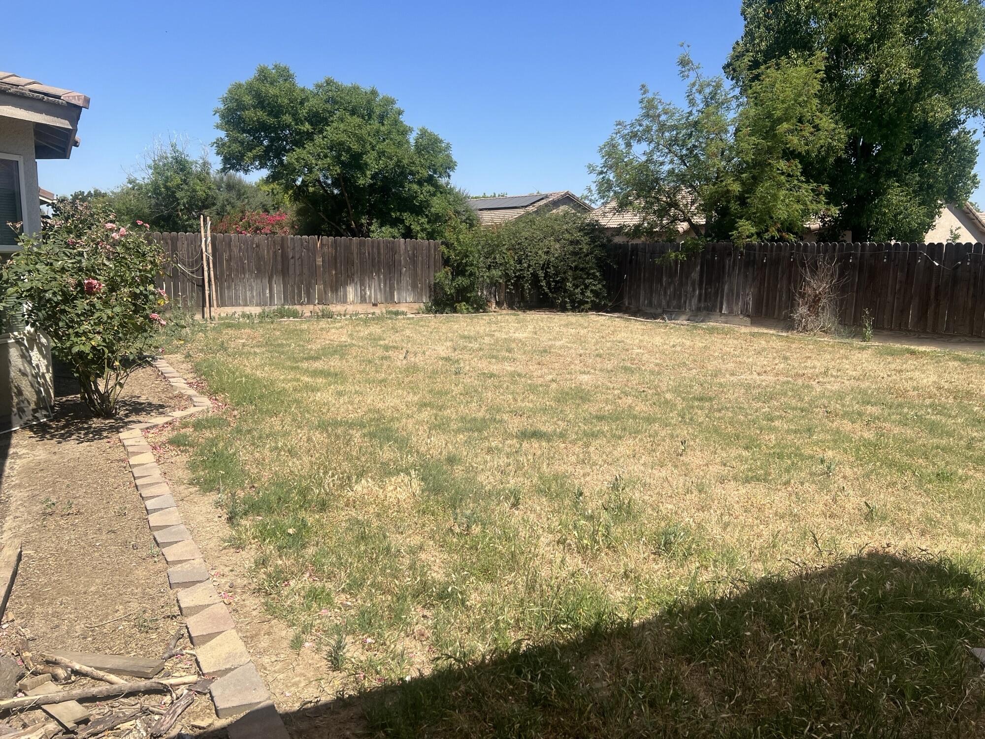 1538 W W Picadilly Ct, Hanford, CA 93230